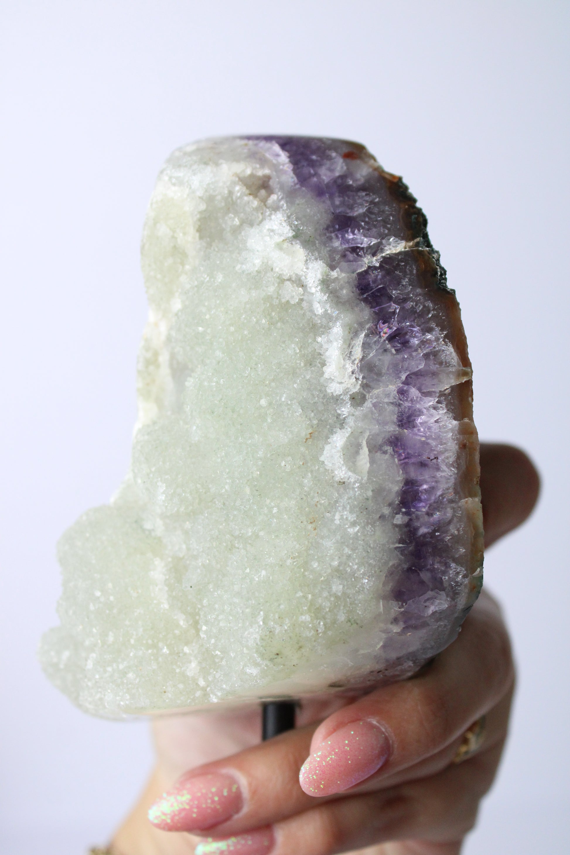 Regenboog amethist op standaard - Gemstone Dreams
