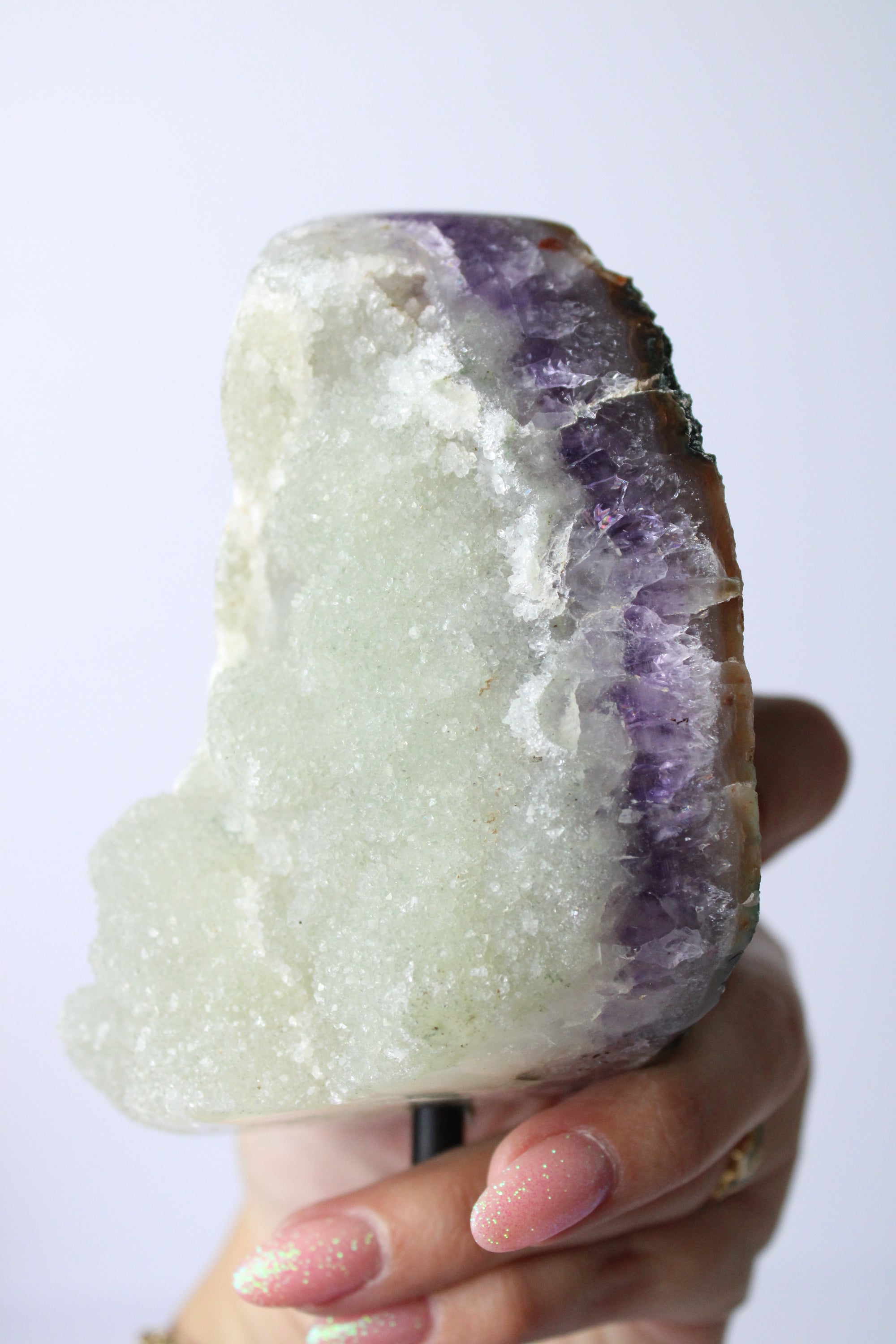 Regenboog amethist op standaard - Gemstone Dreams