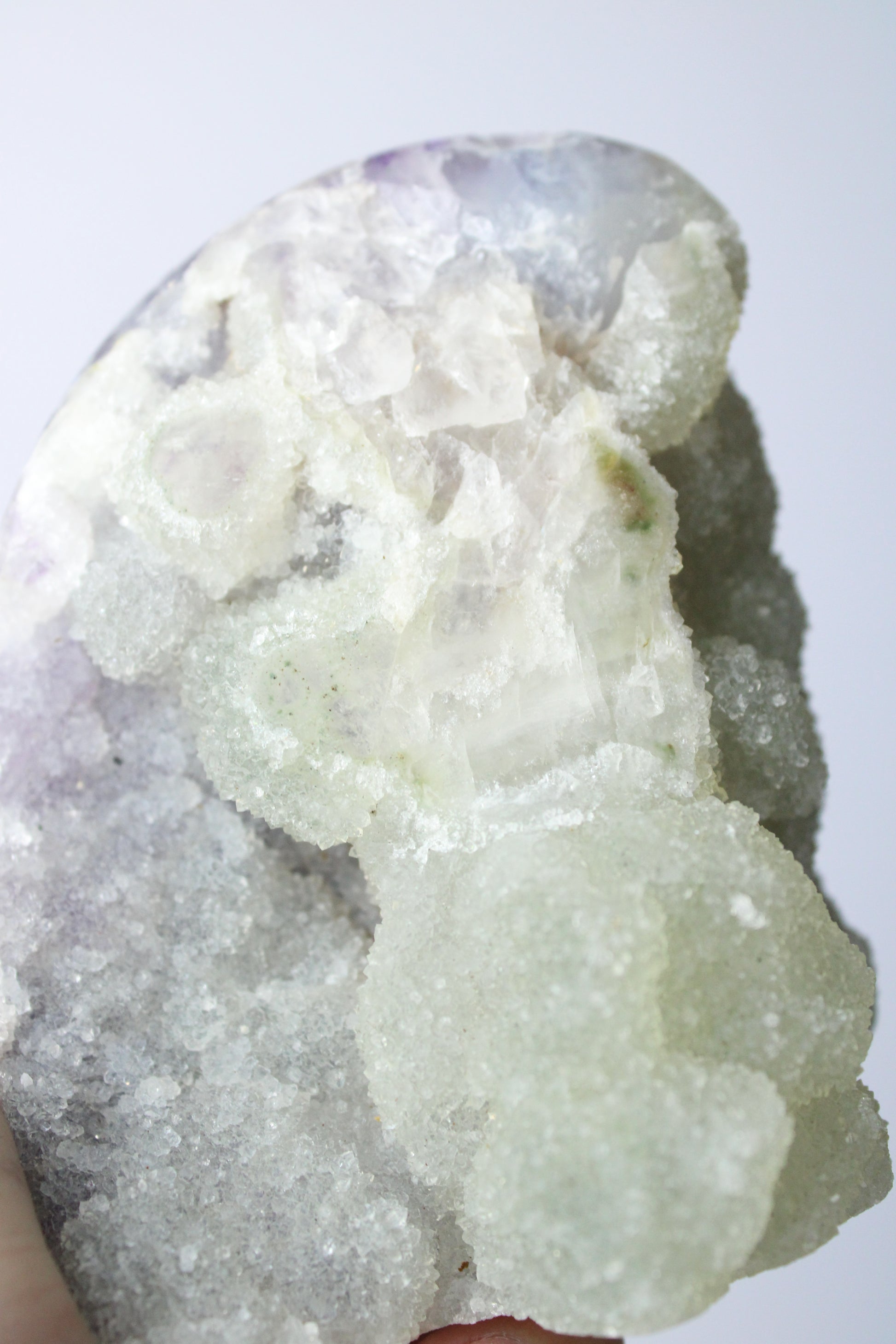 Regenboog amethist op standaard - Gemstone Dreams