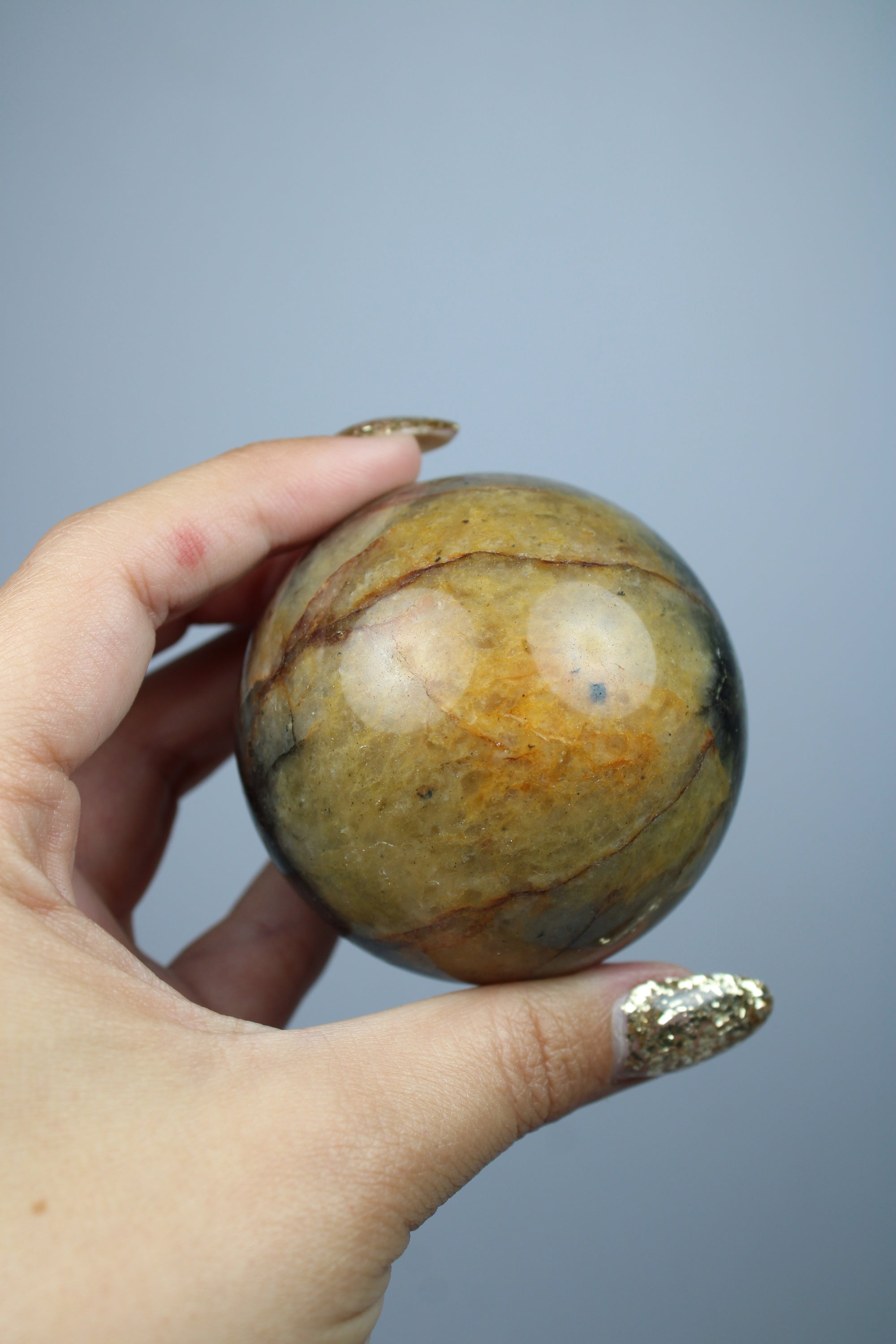 Golden healer met pyriet sphere