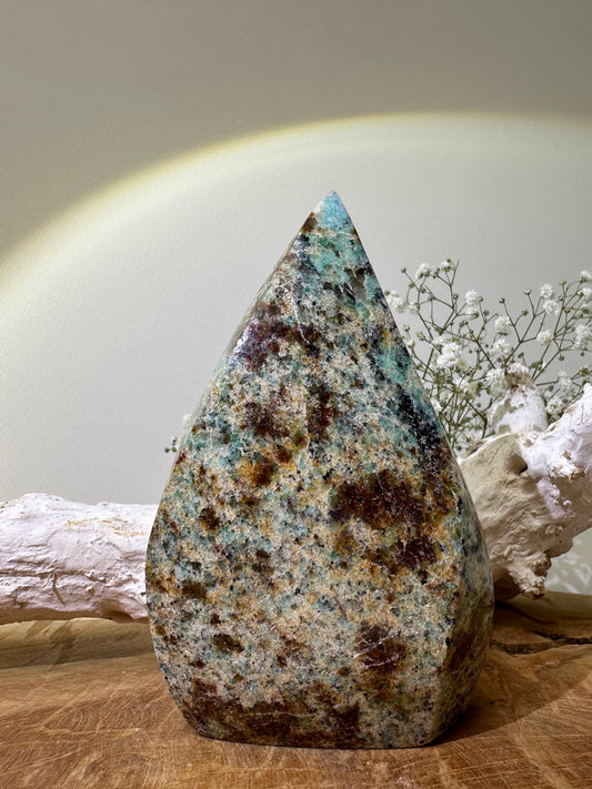 Amazoniet met granaat vlam - Gemstone Dreams
