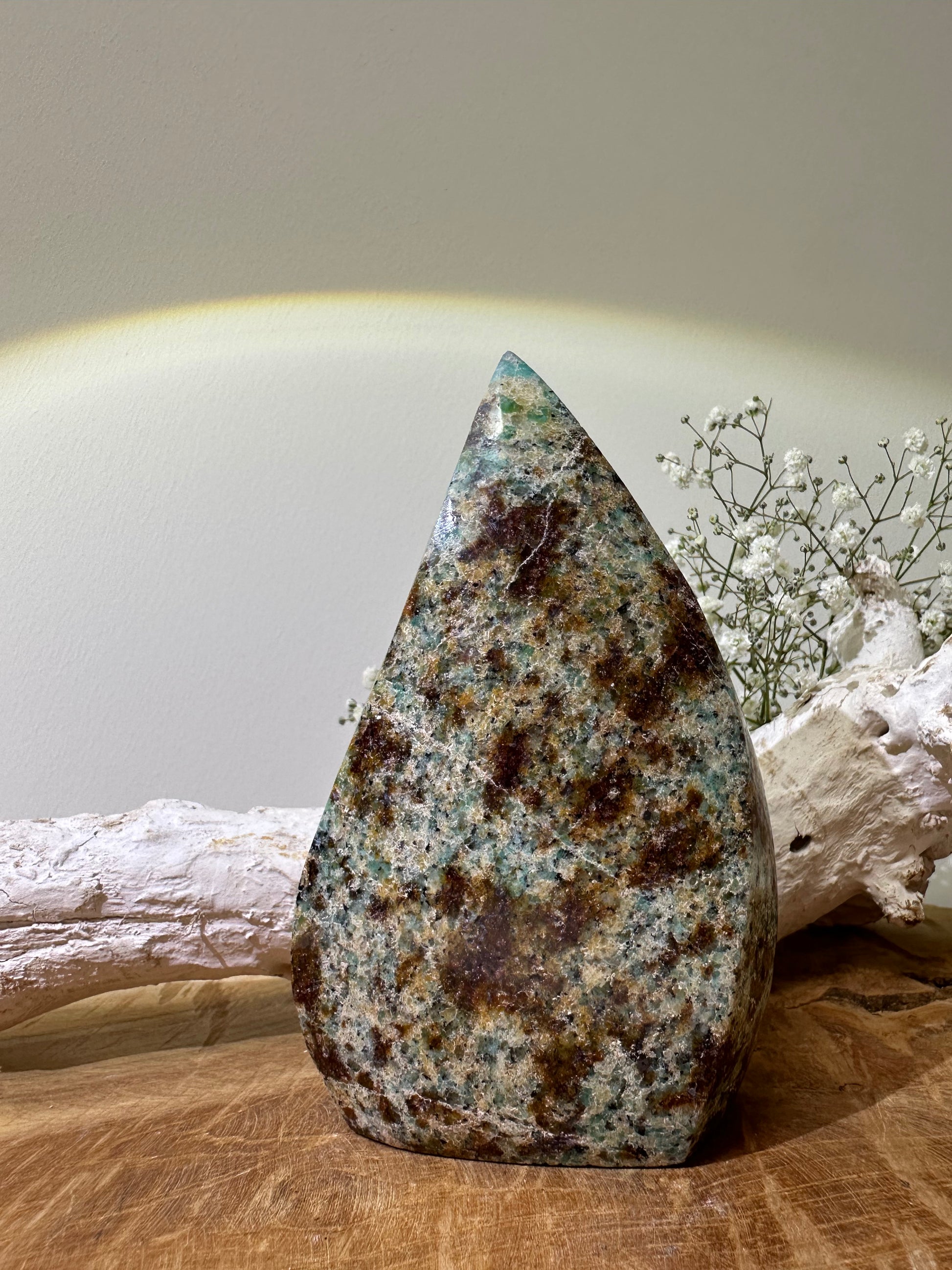 Amazoniet met granaat vlam - Gemstone Dreams