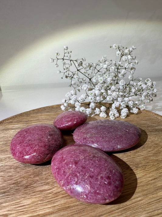 Rhodonite palm stone