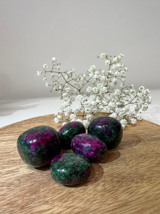 Robijn in zoisiet - Gemstone Dreams